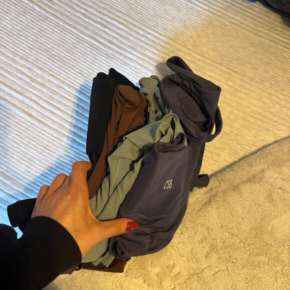 WORKOUT BUNDLE: CSB, STRUT THIS (REVOLVE), GYM SHARK (8 pieces total) - Picture 14 of 15